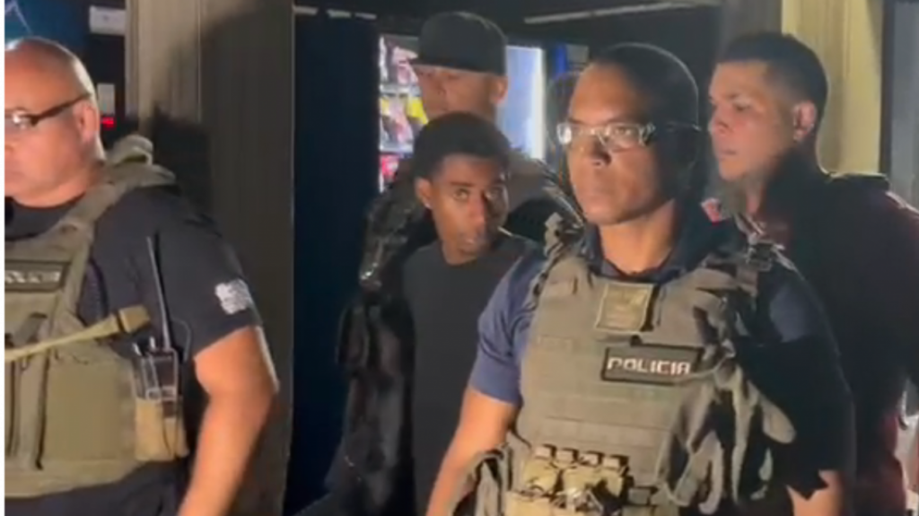  Video: Divisi&oacute;n de Arrestos y Extradiciones arrestan a hombre en Puerto Nuevo 