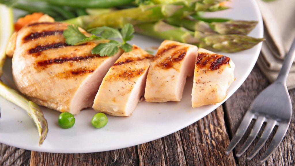  La carne barata de pollo podría exponer a sus consumidores a un cóctel de infecciones virales de las aves de granja llamadas “frankenchickens” 