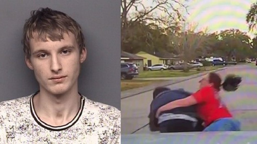  En video momento en que una madre detiene a un hombre que &ldquo;ligaba&rdquo; a su hija por la ventana 