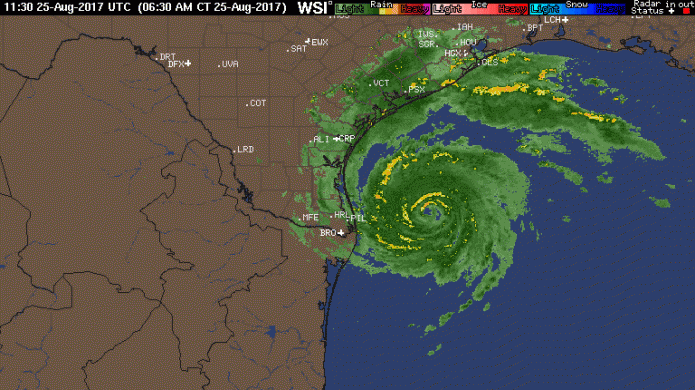 Harvey se intensifica peligrosamente antes de entrar a Texas.