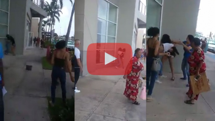 Video: Captan momento en que mujeres se van a bófeta limpia en Plaza Carolina 