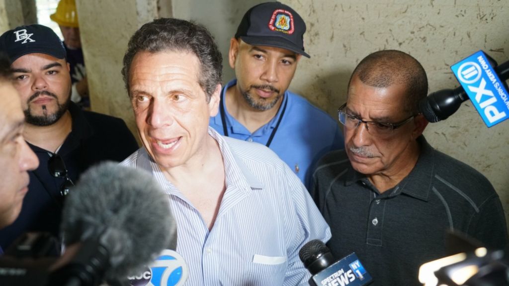  Gobernador de Nueva York visita comunidad toabaje&ntilde;a 