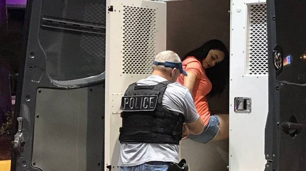  Video:&nbsp;Arrestos tras redada en club de striptease de Miami, interrumpen despedidas de solteros 