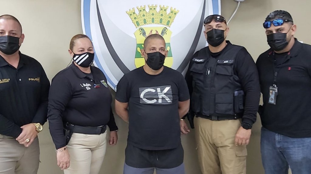  Polic&iacute;a Municipal de Isabela arresta peligroso pr&oacute;fugo, era uno de los m&aacute;s buscados 