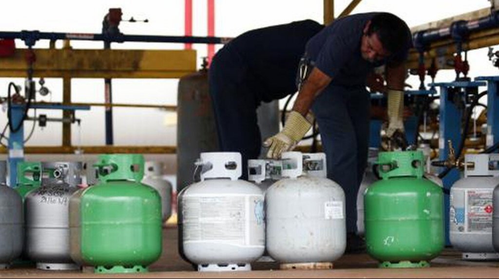  Secretario del DACO pone freno al aumento de precio del gas 