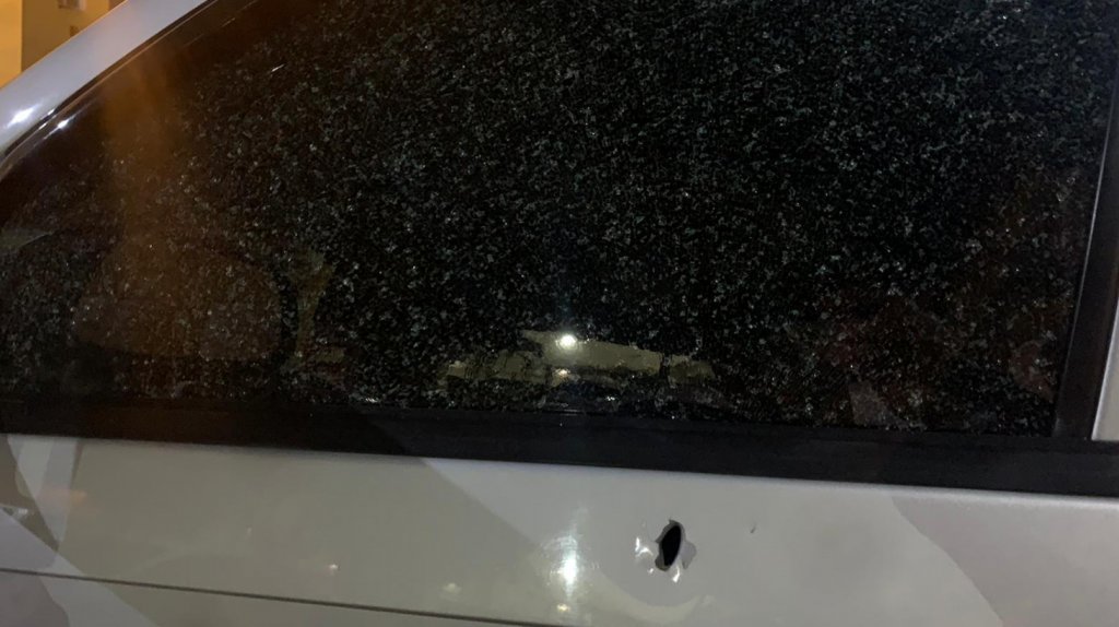  Fotos: Denuncian intenso tiroteo en residencia de San Juan dej&oacute; varios autos llenos de &ldquo;boquetes&rdquo; 