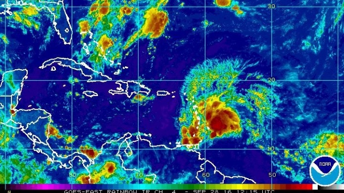 Un segundo aviÃ³n cazahuracÃ¡n investiga a fuerte onda tropical con fuerza de tormenta... 