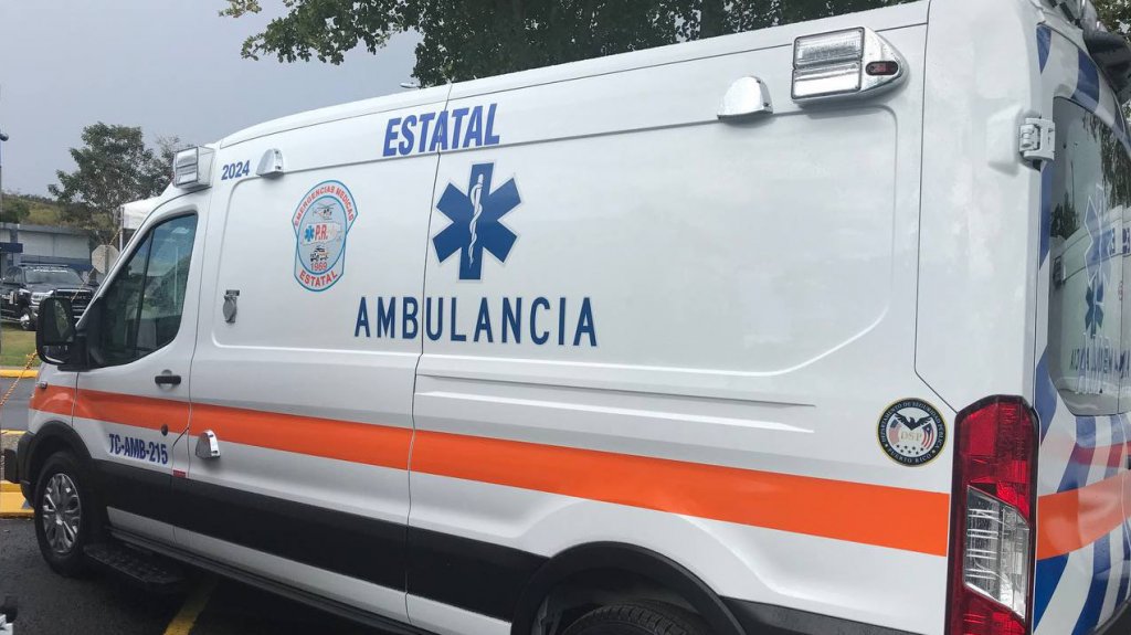  Joven impacta con su auto a un &aacute;rbol en la PR-30 