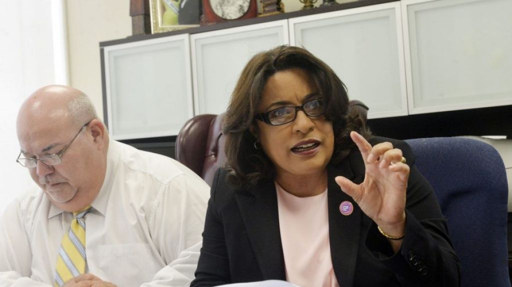  Charbonier solicita m&aacute;s dinero para Asistencia Legal 