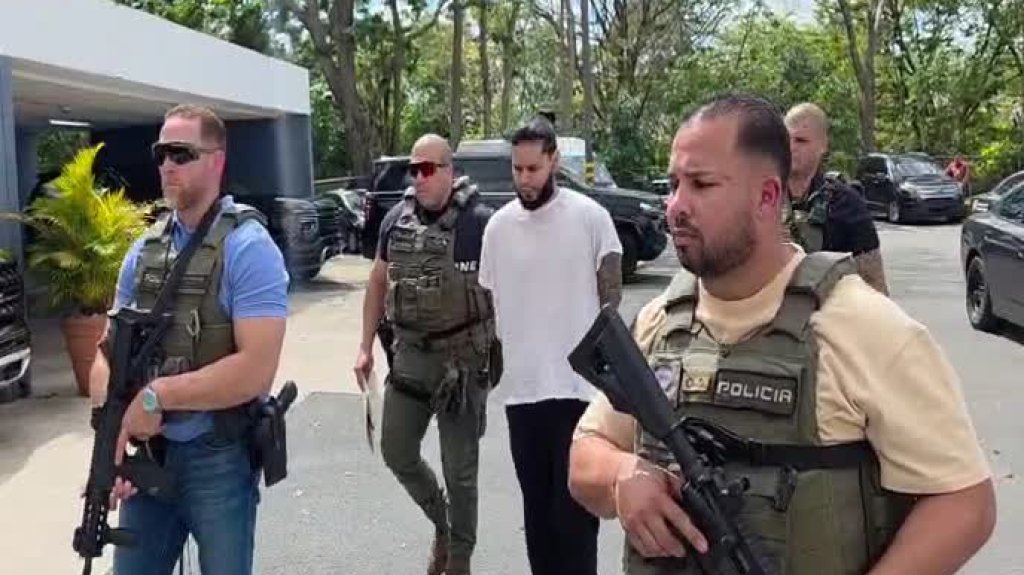  Video del momento en que llega arrestado uno de Los 12 M&aacute;s Buscados a nivel Isla 