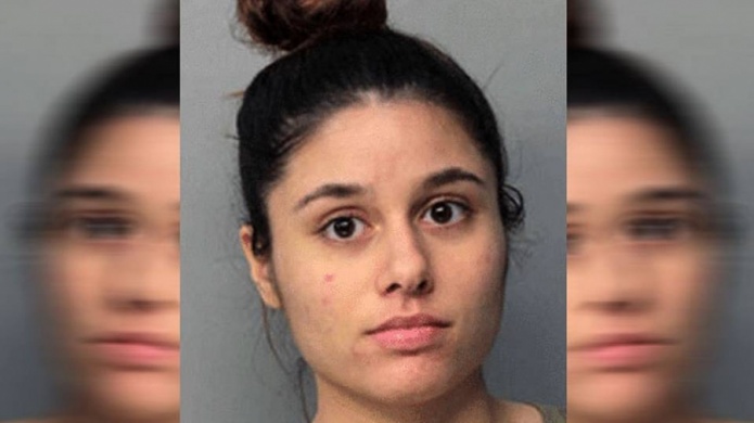 Novia quema con agua hirviendo a jugador estrella de FIU