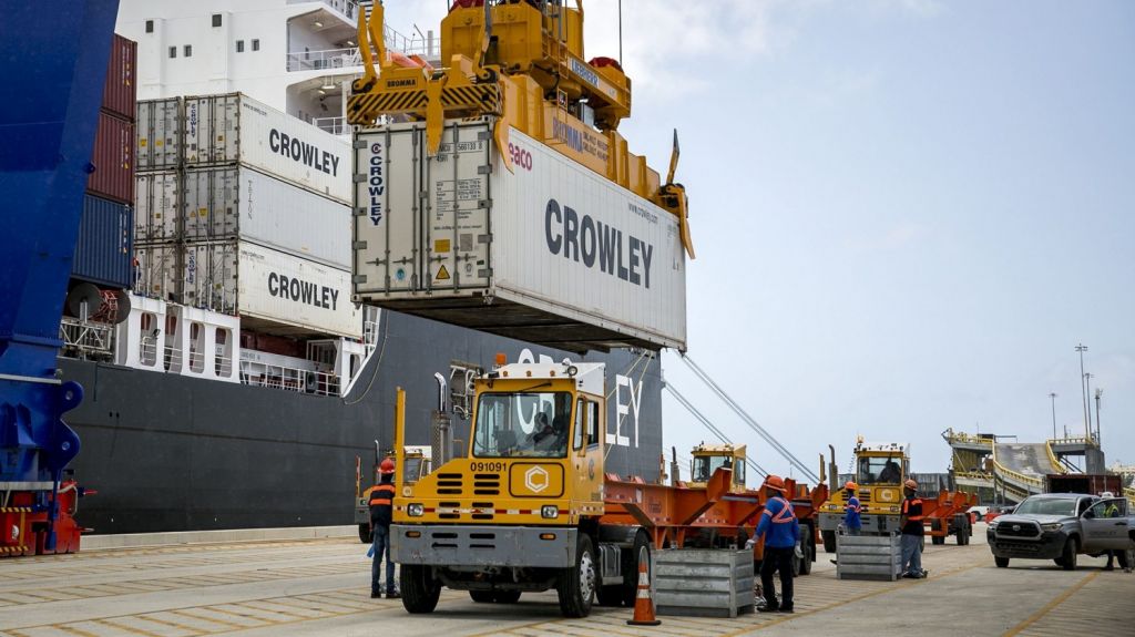  Empresa local y agricultores puertorrique&ntilde;os env&iacute;an a Nueva York contenedor con 16 mil libras de frutas y productos frescos 