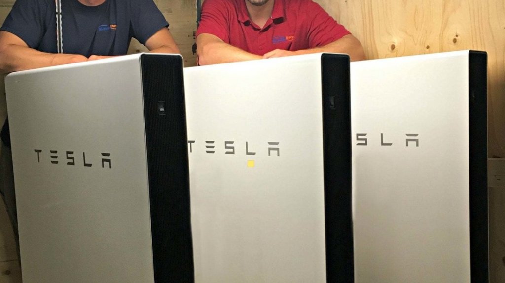  Dos ladrones roban 6 bater&iacute;as Tesla por valor de 45.000 d&oacute;lares, pero resulta una mala idea 