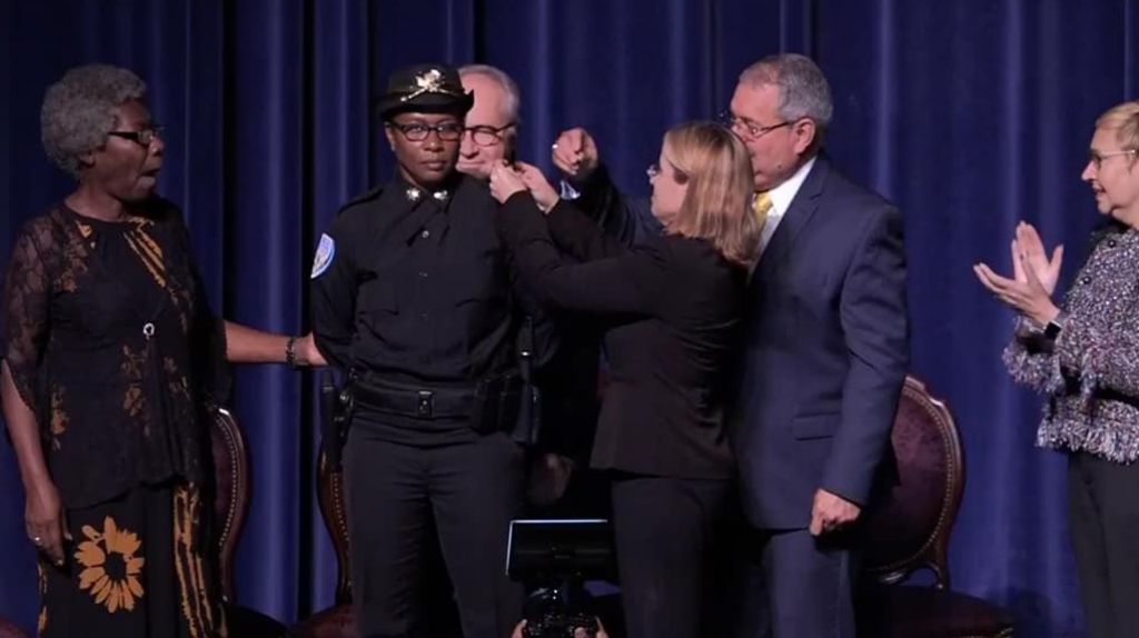  Yul&iacute;n asciende a la primera mujer al rango de comandante en la polic&iacute;a municipal de San Juan 