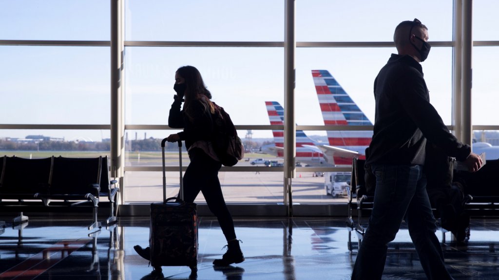  Aumentan los vuelos por Acci&oacute;n de Gracias pese a las advertencias por covid 