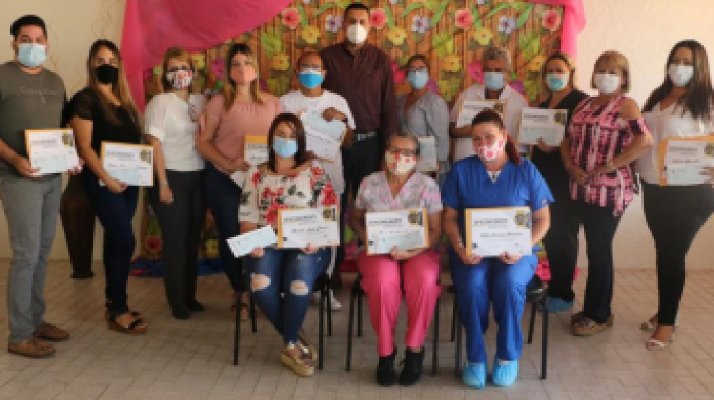  Camuy entrega incentivo de 200 d&oacute;lares a 365 empleados municipales 