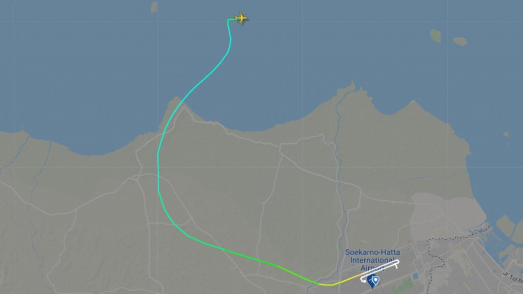  Desaparece un avi&oacute;n de pasajeros en Indonesia tras perder m&aacute;s de 3.000 metros de altitud en menos de un minuto 