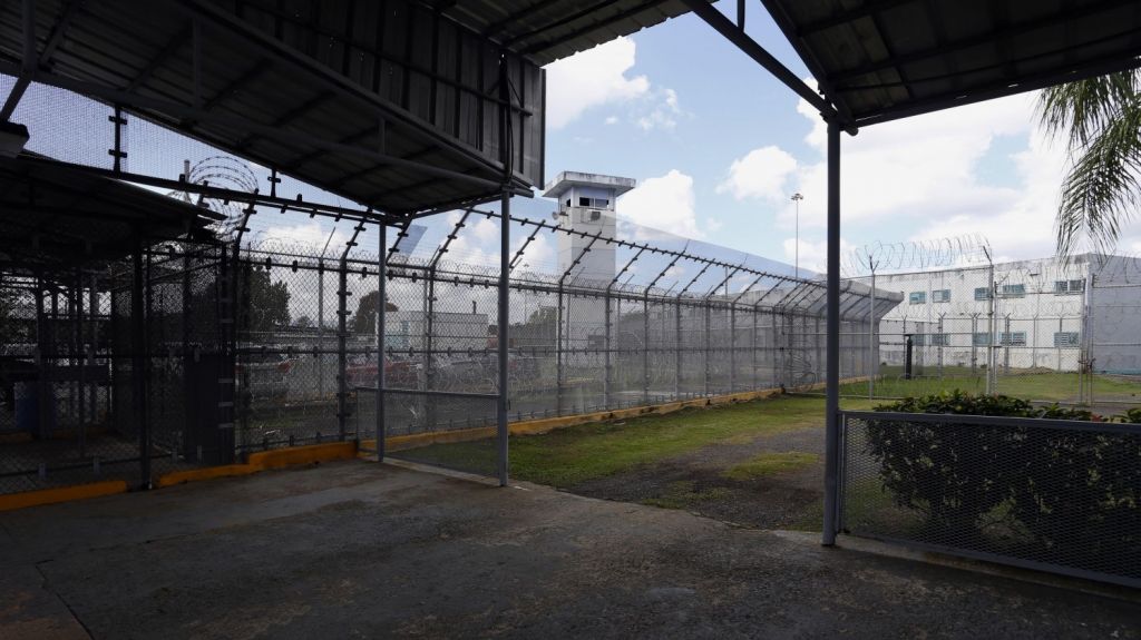  Correcci&oacute;n pide a la Junta Fiscal reconsiderar contratos de servicios de salud 