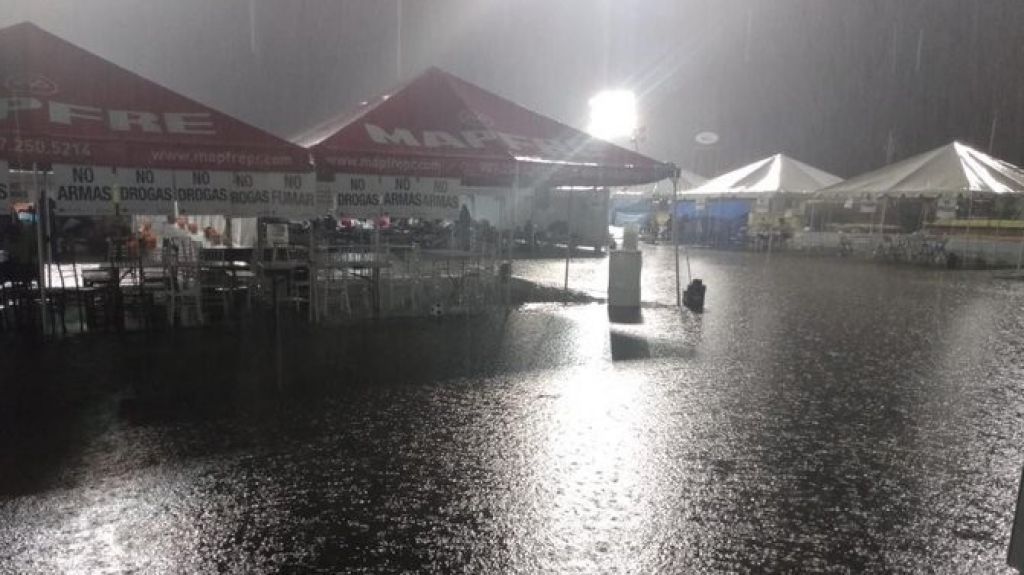  Guardia Nacional traslada a residentes de Campamento Base de Ponce ante inundaciones 