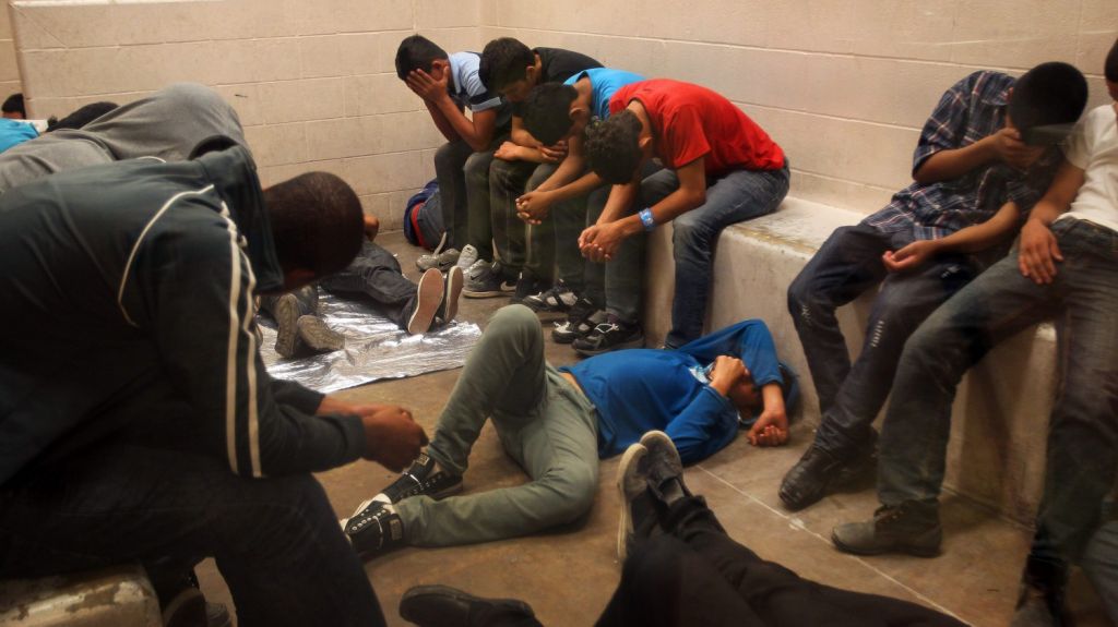  Indocumentados en centros de detenci&oacute;n denuncian "tortura psicol&oacute;gica" 