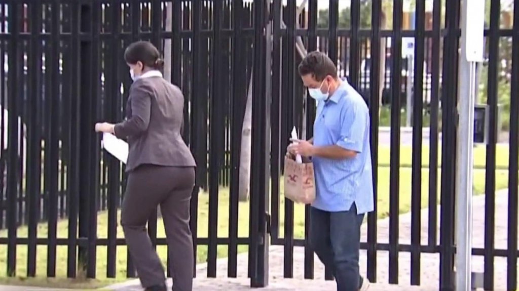 

	


&Aacute;ngel P&eacute;rez se declara no culpable en el Tribunal federal


