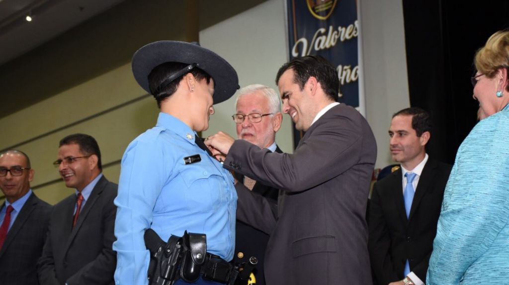 Video: Gobernador otorga premios a los polic&iacute;as destacados durante el 2017 &nbsp; 