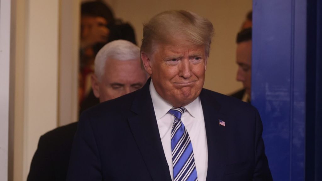  Trump proh&iacute;be aumentar precios y acaparar productos en medio de la pandemia del covid-19 