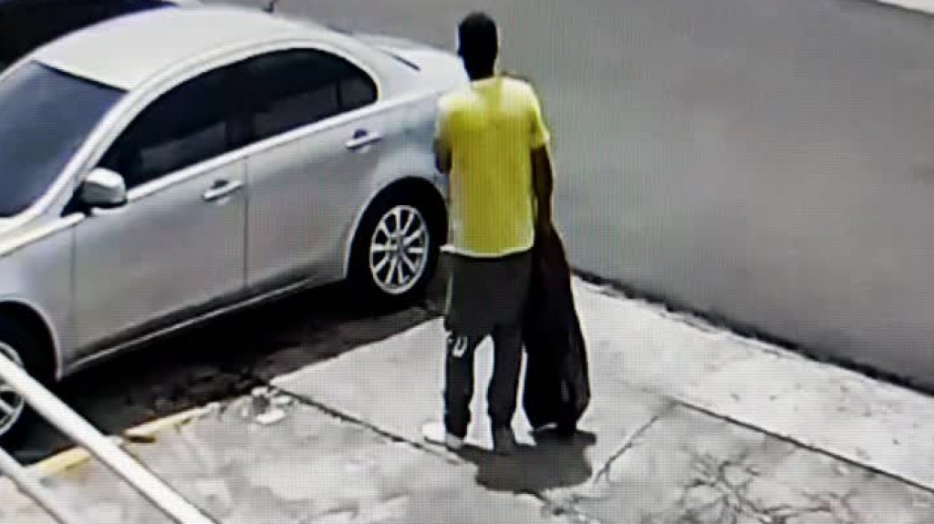  Publican video del momento en que hombre realiza &ldquo;Carjacking&rdquo; a mujer en San Juan 