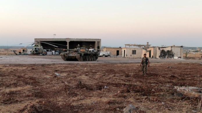 Militares turcos atacan objetivos del EjÃ©rcito sirio en el noroeste del paÃ­s