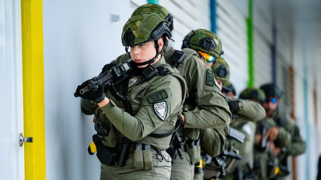  Fotos: Adiestran a la Unidad de Impacto municipal de San Juan en técnicas avanzadas de Close Quarters Battle 