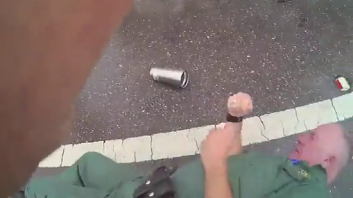 Video: PolicÃ­a herido tras asistir a vÃ­ctimas de accidente en Tampa