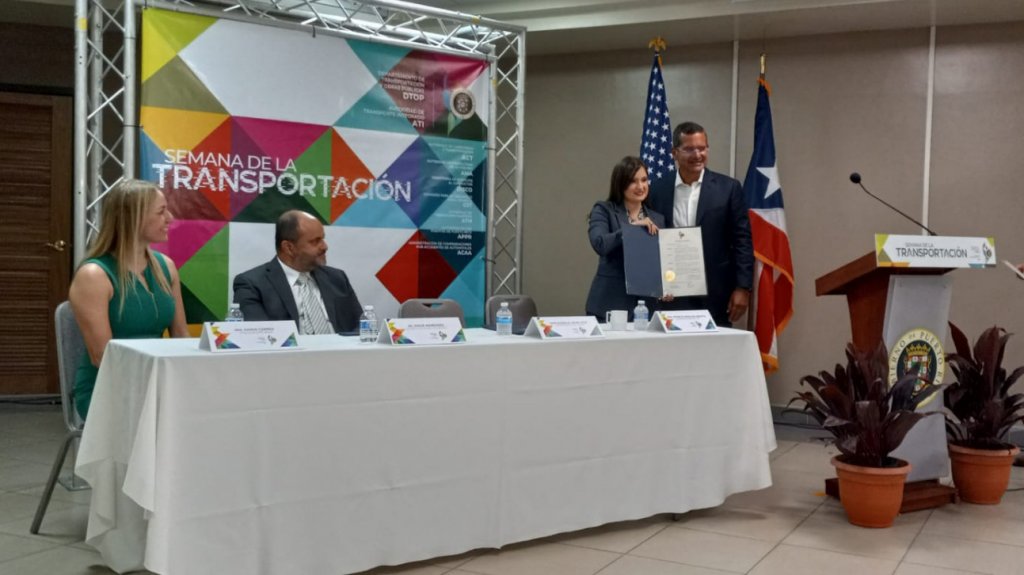  Gobernador le pide a titular DTOP para enero 2022 incluya proyectos con uso de goma triturada 