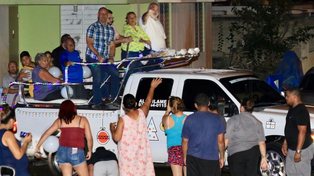  &lsquo;Johnny&rsquo; M&eacute;ndez de trulla por Vega Alta 