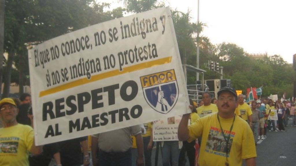  Aumentos de sueldo a maestros, eliminaci&oacute;n de 305 escuelas adicionales 