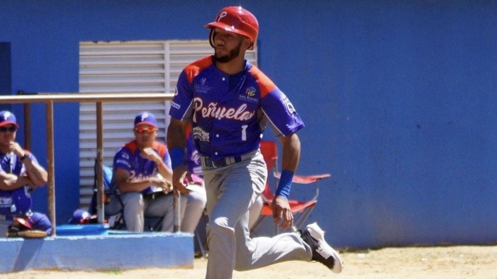  Debut triunfal de Carlos Texidor con Peñuelas 