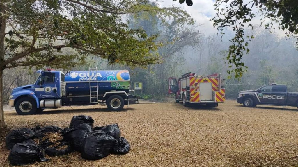  Desalojan estudiantes tras incendioforestal en Camuy 