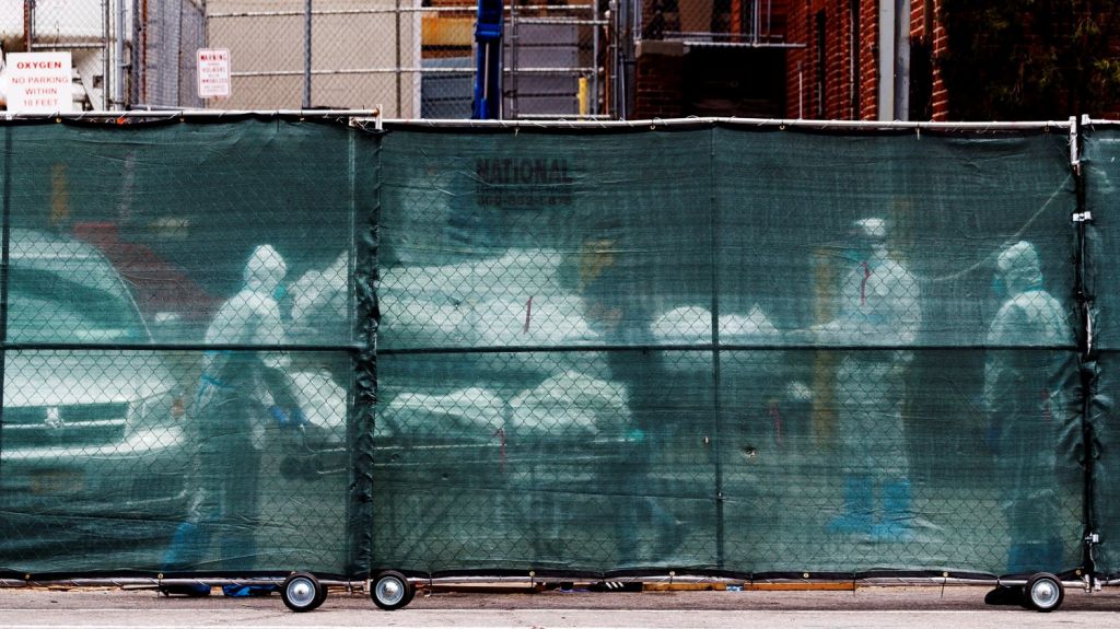  Nueva York enterr&oacute; a casi 900 personas en una fosa com&uacute;n durante la pandemia 