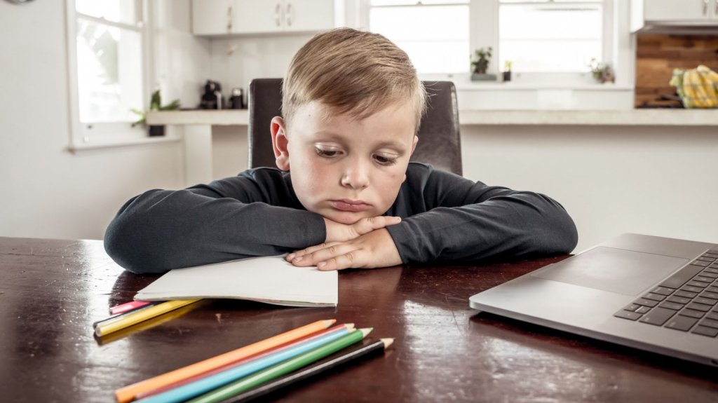  Colegio de Profesionales del Trabajo Social insta a que no se normalicen métodos disciplinarios y se evite el maltrato infantil 