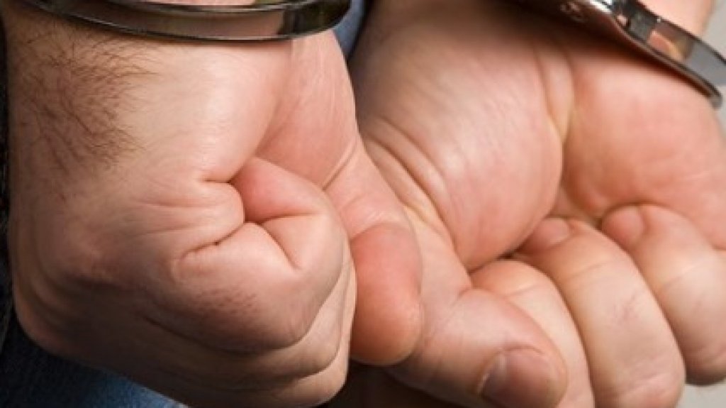  Arrestan a hombre en manat&iacute; con un veh&iacute;culo robado 