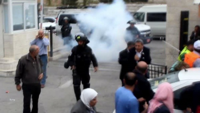 Videos: La PolicÃ­a israelÃ­ asalta 3 veces un hospital en JerusalÃ©n buscando a un sospechoso palestino