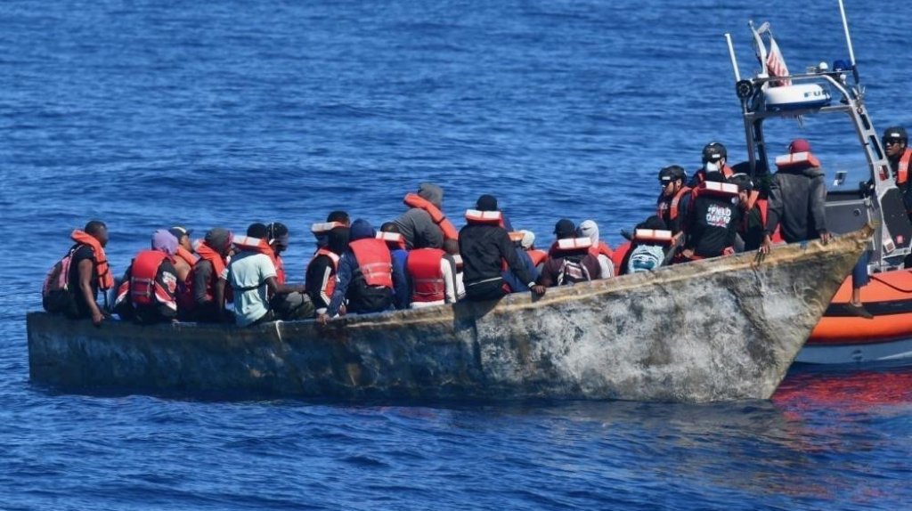  Guardacostas repatria a 19 dominicanos y devuelve 1 haitiano a Rep&uacute;blica Dominicana 