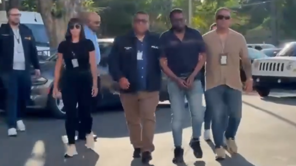  Video:Arrestan a hombre acusado de disparar contra polic&iacute;as municipales en Llorens Torres 