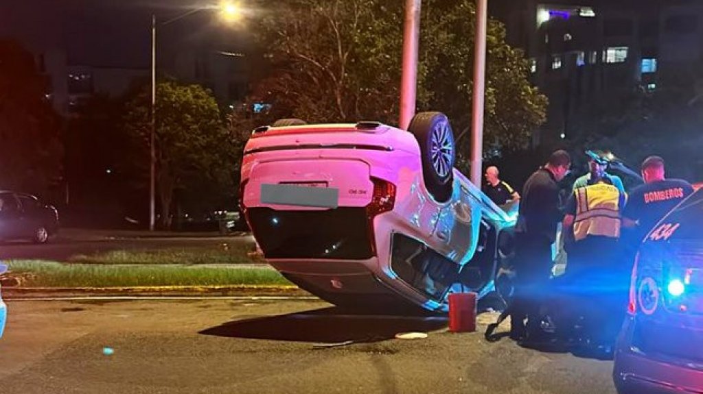  Volcado sobre el puente del Martinez Nadal en Guaynabo 