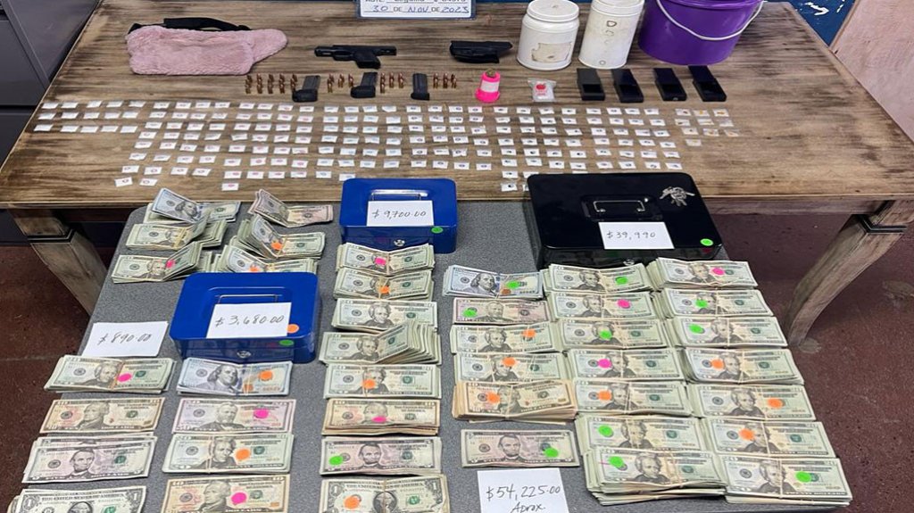  Un don de 60 años y una Doña de 56 años arrestados con un arma y drogas durante allanamiento en Rio Grande 