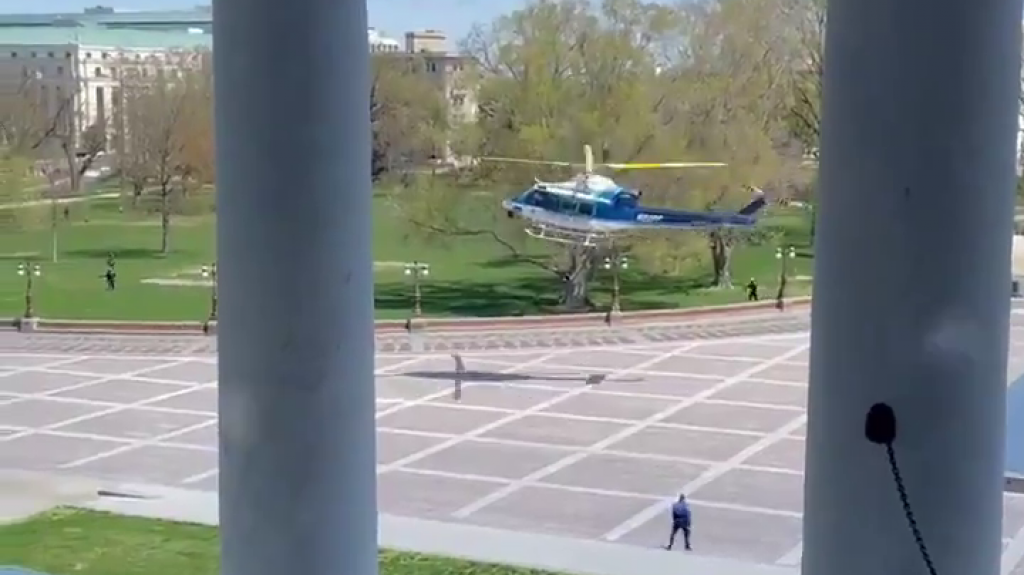  VIDEO:Dos polic&iacute;as heridos tras ser embestidos por un veh&iacute;culo cerca del Capitolio de EE.UU. 
