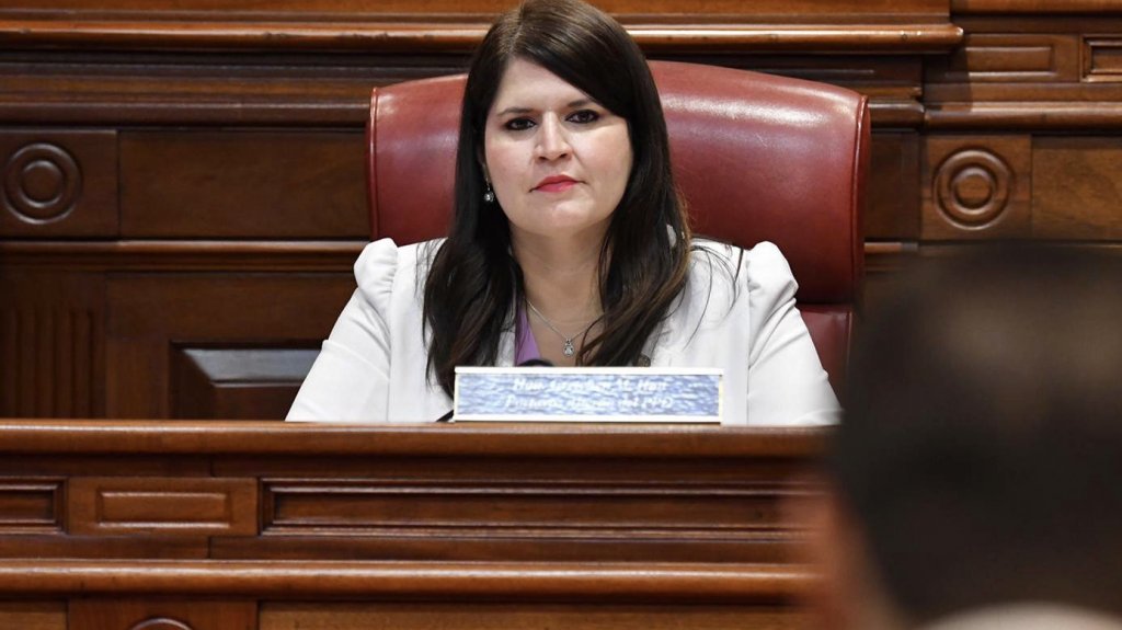  Senadora Hau se une a pedido de declarar la salud como un servicio esencial 