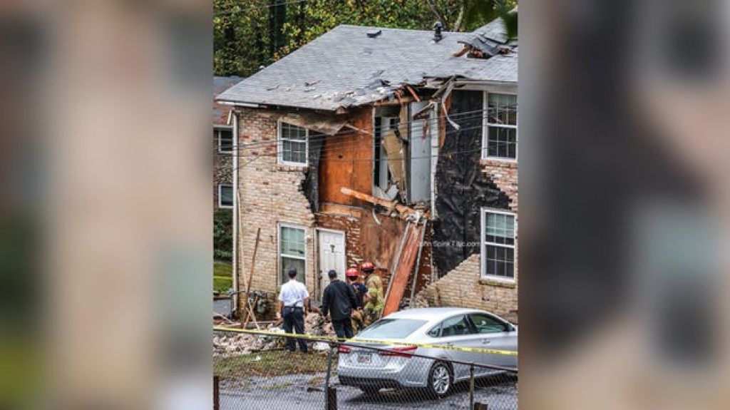  Al menos un muerto tras estrellarse una avioneta contra un edificio residencial en Atlanta 