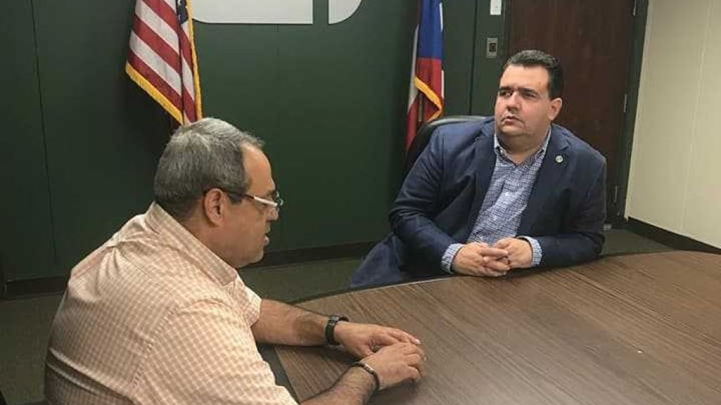 Senador se re&uacute;ne con Secretario de DTOP para discutir trabajos de reparaciones de v&iacute;as en &aacute;rea norte 