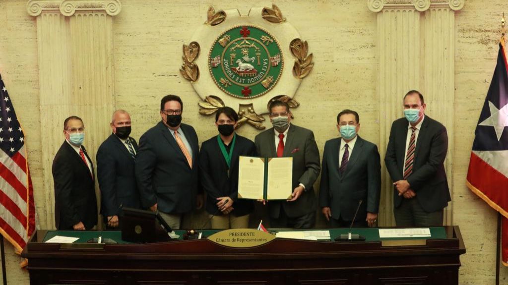  Reconoce la C&aacute;mara a estudiantes de ingenier&iacute;a por desarrollar sat&eacute;lite lanzado al espacio en Estados Unidos 