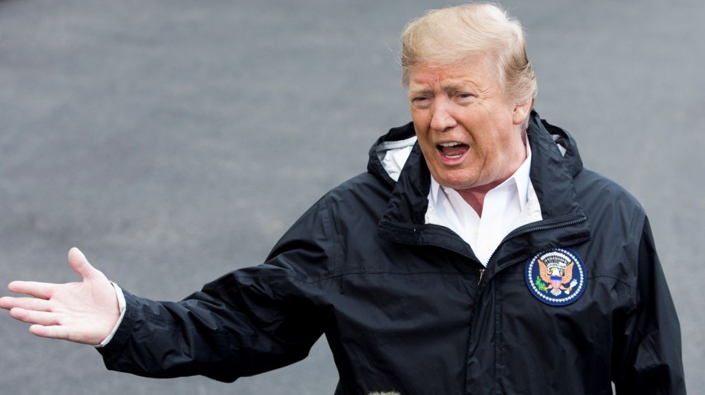  Trump dice que Cohen le pidi&oacute; un indulto y lo acusa de mentirle al Congreso 